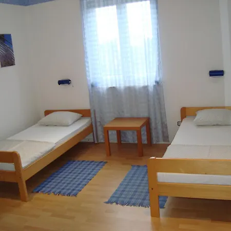 Apartament 1 *